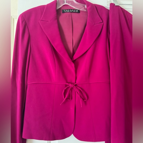 💥2pc Tahari ‘Oprah’ Fuchsia Blazer and Skirt Ensemble - Picture 2 of 14